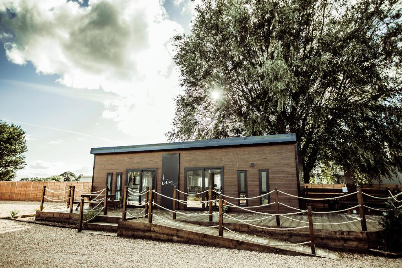 Black Bull Retreat, Barmston With Private Hot Tubs Driffield Luaran gambar