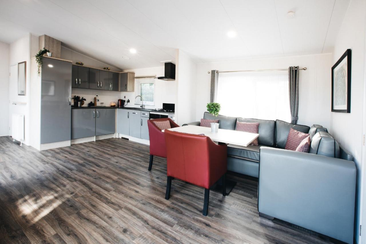 Black Bull Retreat, Barmston With Private Hot Tubs Driffield Luaran gambar